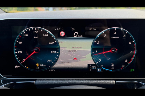 Mercedes-Benz B-Klasse 200 Business Solution AMG | AUTOMAAT | Stoelverwarming | Panorama dak | Achteruitrijcamera | Trekhaak |