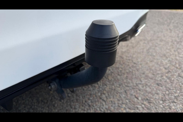 Mercedes-Benz B-Klasse 200 Business Solution AMG | AUTOMAAT | Stoelverwarming | Panorama dak | Achteruitrijcamera | Trekhaak |