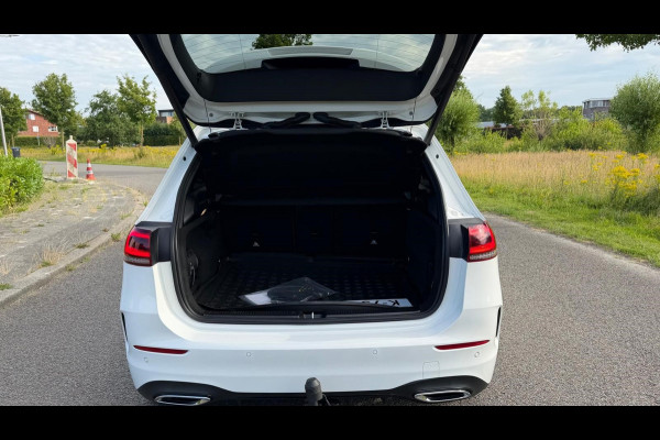 Mercedes-Benz B-Klasse 200 Business Solution AMG | AUTOMAAT | Stoelverwarming | Panorama dak | Achteruitrijcamera | Trekhaak |