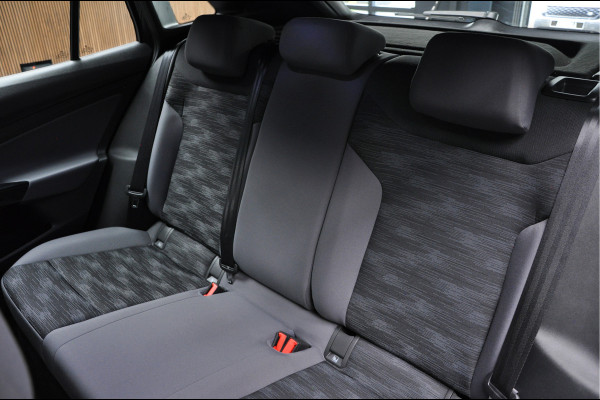 Volkswagen ID.4 Navi ACC Camera Warmtepomp PDC Stuurverwarm. Carplay 19" LM velgen Climate voor & achter Interieur voorverwarming & koeling
