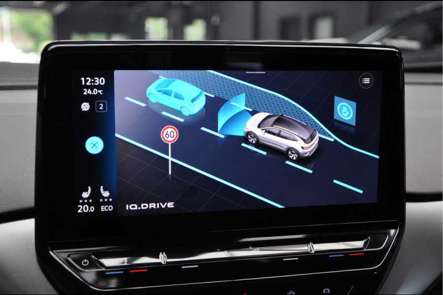 Volkswagen ID.4 Navi ACC Camera Warmtepomp PDC Stuurverwarm. Carplay 19" LM velgen Climate voor & achter Interieur voorverwarming & koeling