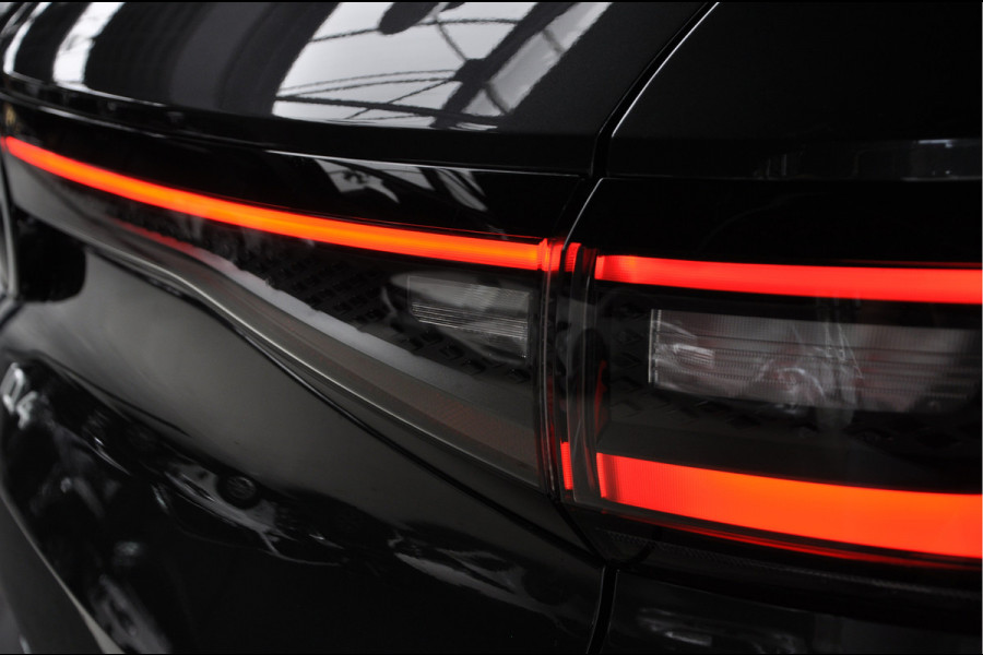 Volkswagen ID.4 Navi ACC Camera Warmtepomp PDC Stuurverwarm. Carplay 19" LM velgen Climate voor & achter Interieur voorverwarming & koeling