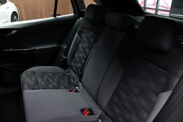 Volkswagen ID.4 Pro 77 kWh Navi ACC Camera Warmtep. Carplay PDC Stuurverwarm. 19" LM velgen Climate (3 zone) Interieur voorverwarming & koeling
