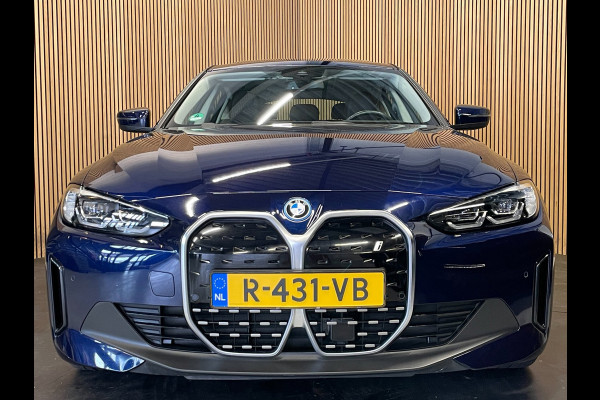 BMW i4 EDrive40 High Executive 84 kWh|99% SOH|PANORAMADAK|HEAD-UP|ACC|MEMORY|VOLLEDER|CARPLAY|CAMERA|STOELVERW|NAP|ORG.NL|INCL.BTW