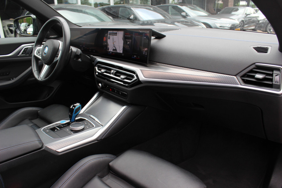 BMW i4 eDrive40 High Executive 84 kWh / SoH 95% / Trekhaak / Schuifdak / Camera / Head-up / Leder / 19'' / CarPlay / Stoelverwarming / Sfeerverlichting / Dodehoek / ACC