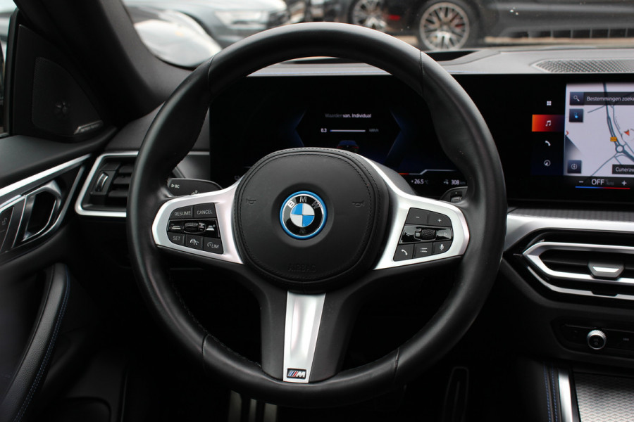 BMW i4 eDrive40 High Executive 84 kWh / SoH 95% / Trekhaak / Schuifdak / Camera / Head-up / Leder / 19'' / CarPlay / Stoelverwarming / Sfeerverlichting / Dodehoek / ACC
