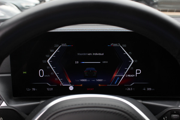 BMW i4 eDrive40 High Executive 84 kWh / SoH 95% / Trekhaak / Schuifdak / Camera / Head-up / Leder / 19'' / CarPlay / Stoelverwarming / Sfeerverlichting / Dodehoek / ACC