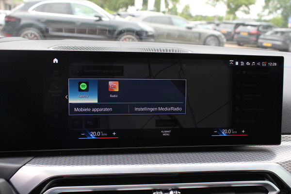 BMW i4 eDrive40 High Executive 84 kWh / SoH 95% / Trekhaak / Schuifdak / Camera / Head-up / Leder / 19'' / CarPlay / Stoelverwarming / Sfeerverlichting / Dodehoek / ACC