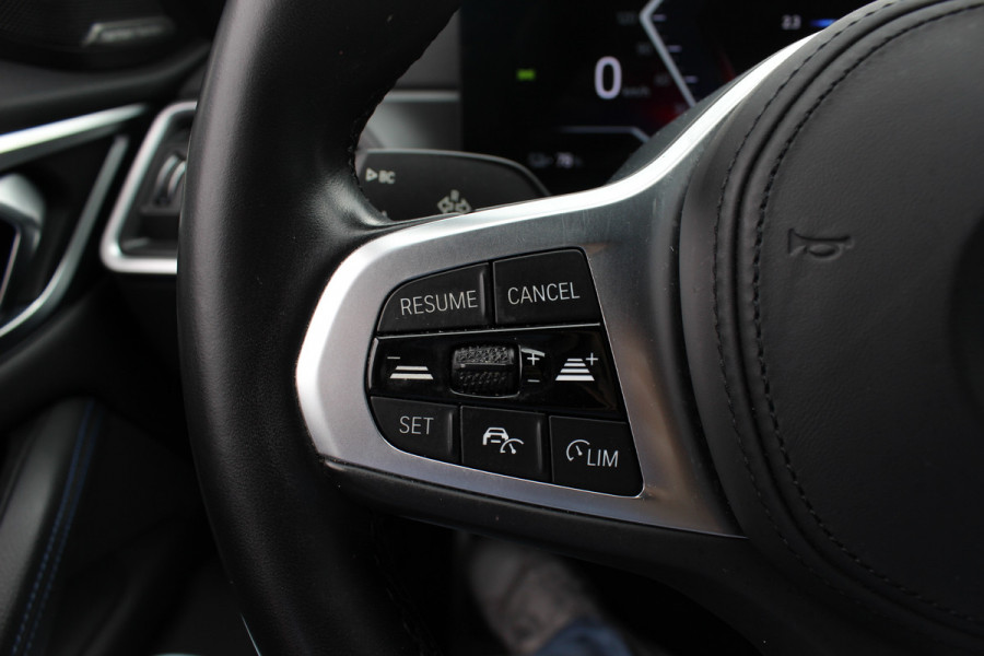 BMW i4 eDrive40 High Executive 84 kWh / SoH 95% / Trekhaak / Schuifdak / Camera / Head-up / Leder / 19'' / CarPlay / Stoelverwarming / Sfeerverlichting / Dodehoek / ACC