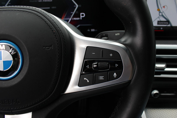 BMW i4 eDrive40 High Executive 84 kWh / SoH 95% / Trekhaak / Schuifdak / Camera / Head-up / Leder / 19'' / CarPlay / Stoelverwarming / Sfeerverlichting / Dodehoek / ACC