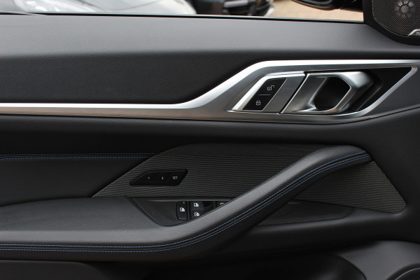 BMW i4 eDrive40 High Executive 84 kWh / SoH 95% / Trekhaak / Schuifdak / Camera / Head-up / Leder / 19'' / CarPlay / Stoelverwarming / Sfeerverlichting / Dodehoek / ACC