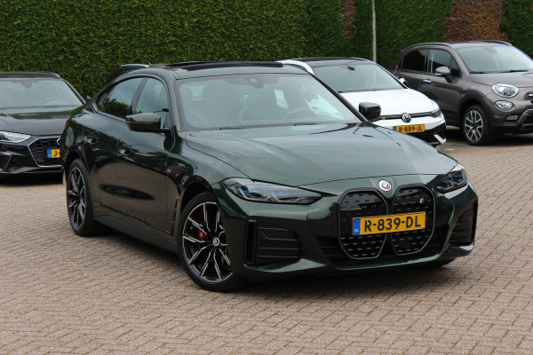 BMW i4 eDrive40 High Executive 84 kWh / SoH 95% / Trekhaak / Schuifdak / Camera / Head-up / Leder / 19'' / CarPlay / Stoelverwarming / Sfeerverlichting / Dodehoek / ACC
