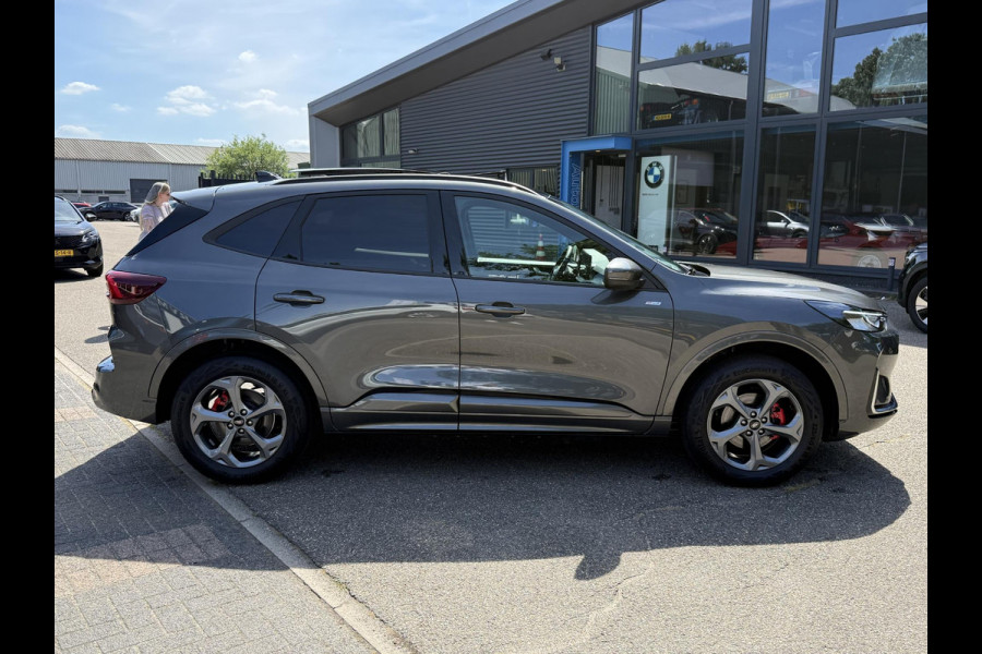 Ford Kuga ST Line X VAN:49.000,- VOOR:41.770,- UW WKVOORDEEL: 7.230| 360 GRADEN CAMERA | PANORAMA DAK | ADAPT. CRUISE CONTROL | STOEL & STUUR VERWARMING | SNEL LEVERBAAR|