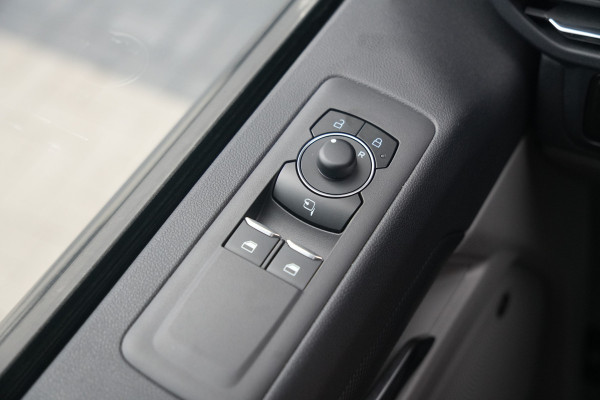 Ford E-Transit Custom 340 L2H1 Limited 71 kWh 218pk - Trekhaak - ACC - B&O - Navi - Stoel/Stuurverwarming - 360 Camera - Blindspot - Rijklaar