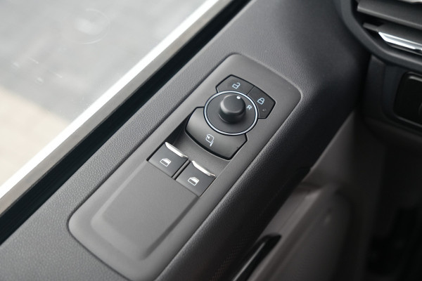 Ford E-Transit Custom 340 L2H1 Limited 71 kWh 218pk - LED - Carplay - Stoelverwarming - Keyless - Cruise - Rijklaar