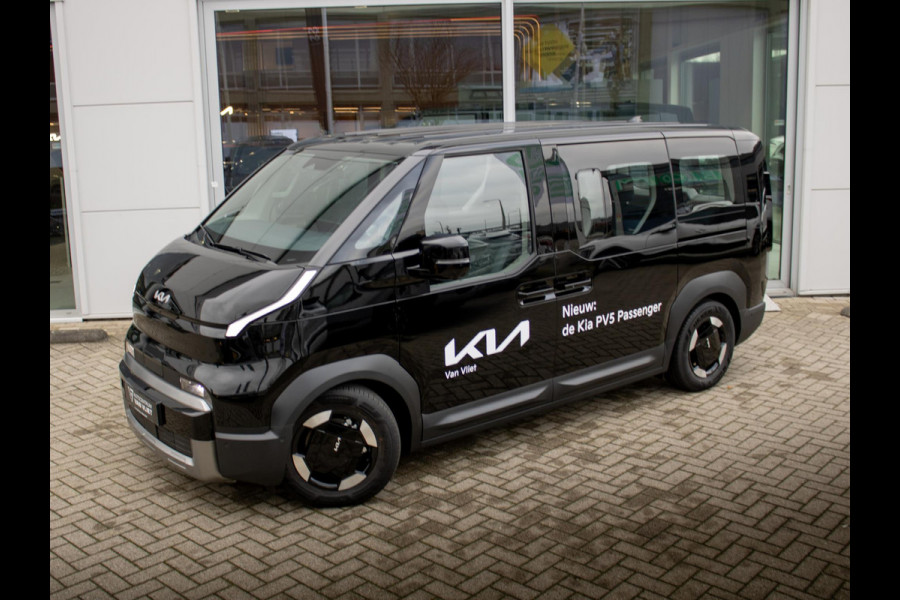 Kia PV5 Passenger Elite Executive 71.2 kWh | Stoel en stuurverwarming | 360 graden camera |  Elektrisch bedienbare schuifdeuren links en rechts |