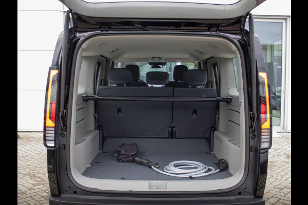 Kia PV5 Passenger Elite Executive 71.2 kWh | Stoel en stuurverwarming | 360 graden camera |  Elektrisch bedienbare schuifdeuren links en rechts |