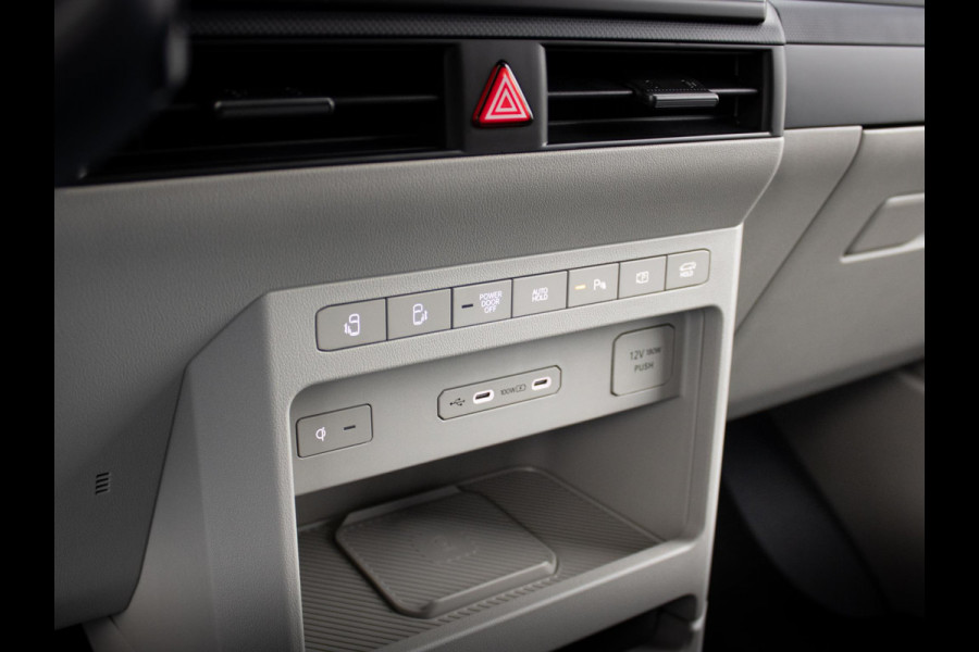 Kia PV5 Passenger Elite Executive 71.2 kWh | Stoel en stuurverwarming | 360 graden camera |  Elektrisch bedienbare schuifdeuren links en rechts |