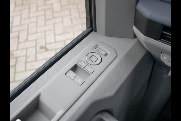 Kia PV5 Passenger Elite Executive 71.2 kWh | Stoel en stuurverwarming | 360 graden camera |  Elektrisch bedienbare schuifdeuren links en rechts |