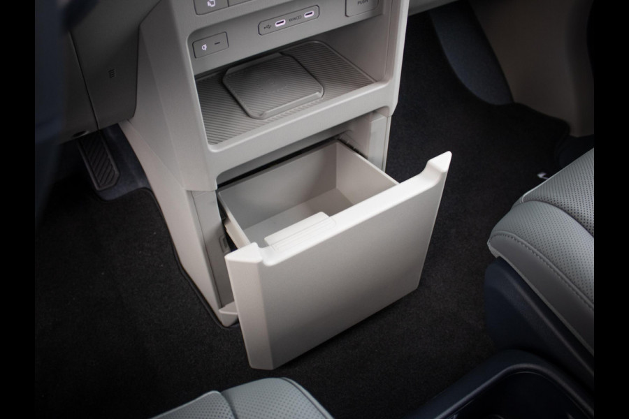Kia PV5 Passenger Elite Executive 71.2 kWh | Stoel en stuurverwarming | 360 graden camera |  Elektrisch bedienbare schuifdeuren links en rechts |