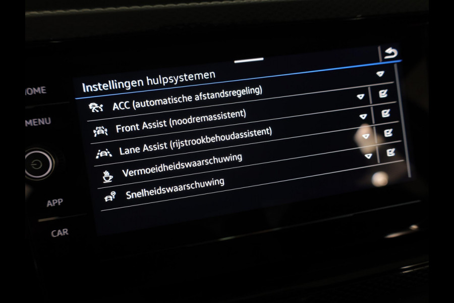 Volkswagen Taigo 1.0 TSI Oranje Edition 95 pk | Verlengde garantie | Navigatie via App | Parkeersensoren achter | Achteruitrijcamera | Adaptieve cruise control | Keyless |