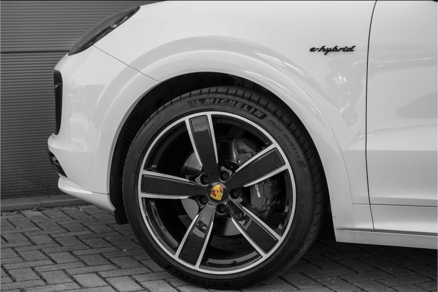 Porsche Cayenne Coupé 3.0 E-Hybrid Sport Design & Chrono 4WS ACC Stoelvent 22"