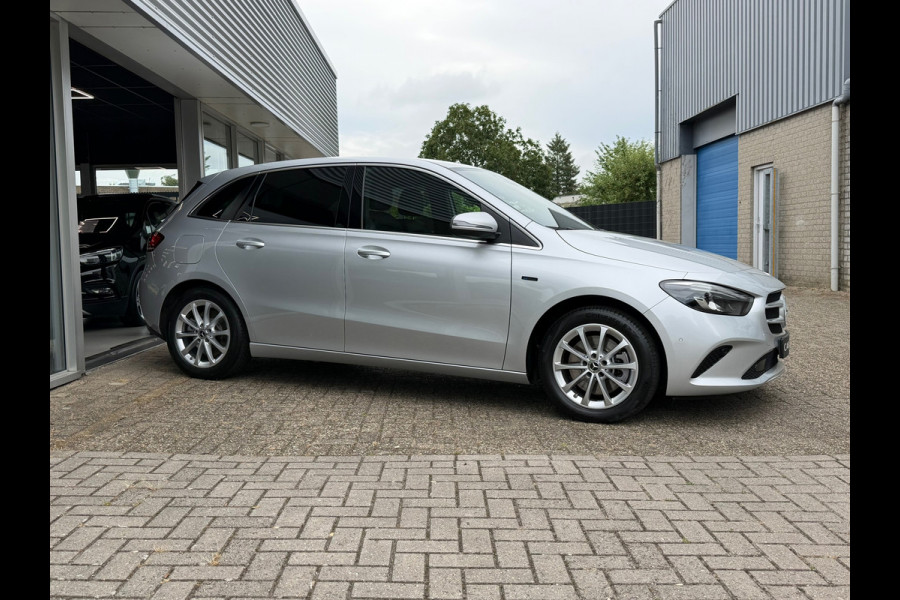Mercedes-Benz B-Klasse 250 e 218 Pk | Navigatie | Cruise |Clima | Camera | Zwarte hemelbekleding | Sfeerverlichting | 17".