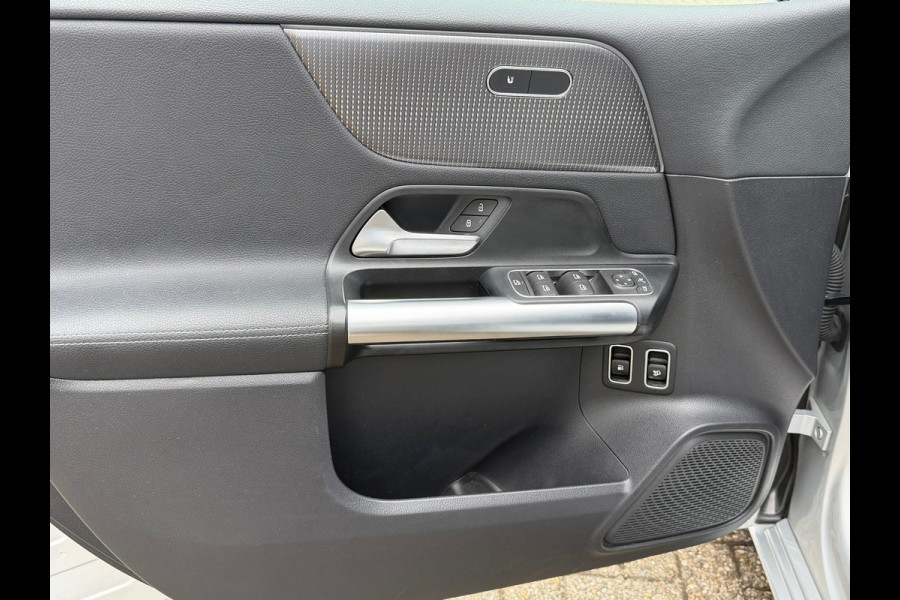 Mercedes-Benz B-Klasse 250 e 218 Pk | Navigatie | Cruise |Clima | Camera | Zwarte hemelbekleding | Sfeerverlichting | 17".