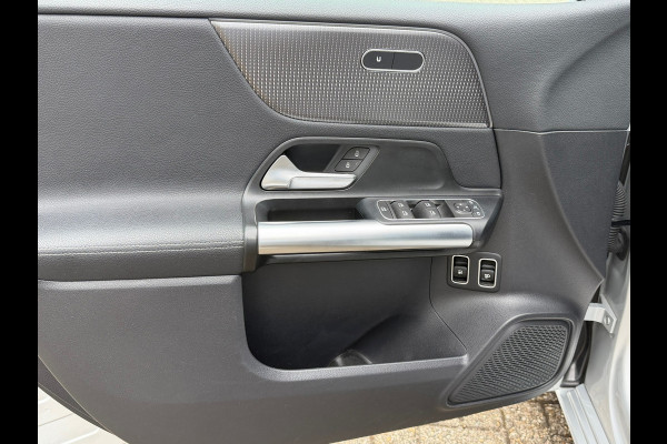 Mercedes-Benz B-Klasse 250 e 218 Pk | Navigatie | Cruise |Clima | Camera | Zwarte hemelbekleding | Sfeerverlichting | 17".