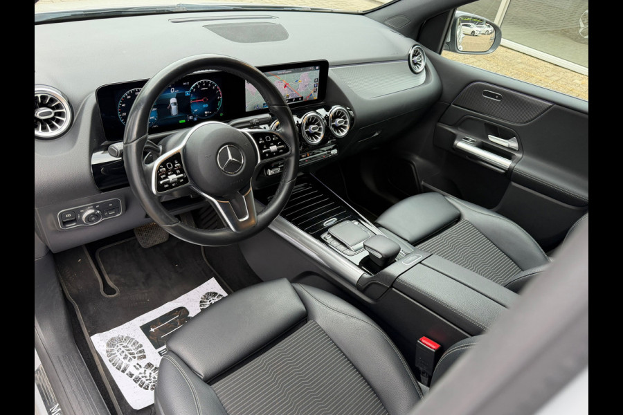 Mercedes-Benz B-Klasse 250 e 218 Pk | Navigatie | Cruise |Clima | Camera | Zwarte hemelbekleding | Sfeerverlichting | 17".