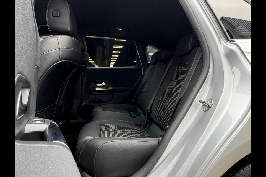 Mercedes-Benz B-Klasse 250 e 218 Pk | Navigatie | Cruise |Clima | Camera | Zwarte hemelbekleding | Sfeerverlichting | 17".