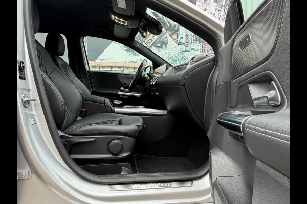 Mercedes-Benz B-Klasse 250 e 218 Pk | Navigatie | Cruise |Clima | Camera | Zwarte hemelbekleding | Sfeerverlichting | 17".