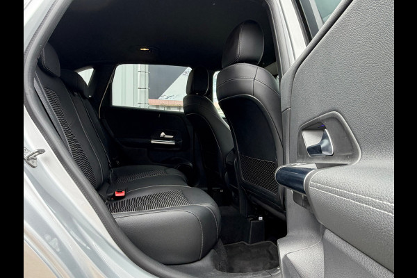 Mercedes-Benz B-Klasse 250 e 218 Pk | Navigatie | Cruise |Clima | Camera | Zwarte hemelbekleding | Sfeerverlichting | 17".