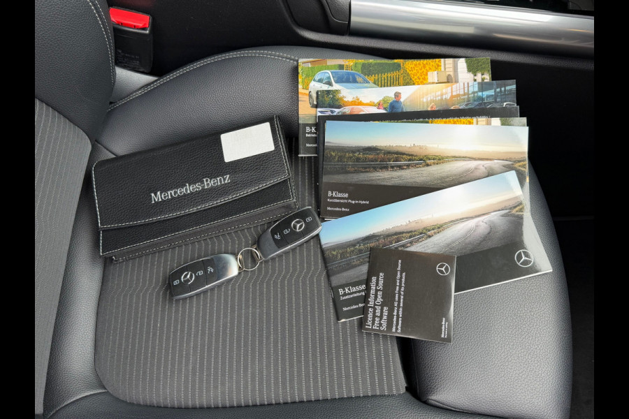 Mercedes-Benz B-Klasse 250 e 218 Pk | Navigatie | Cruise |Clima | Camera | Zwarte hemelbekleding | Sfeerverlichting | 17".