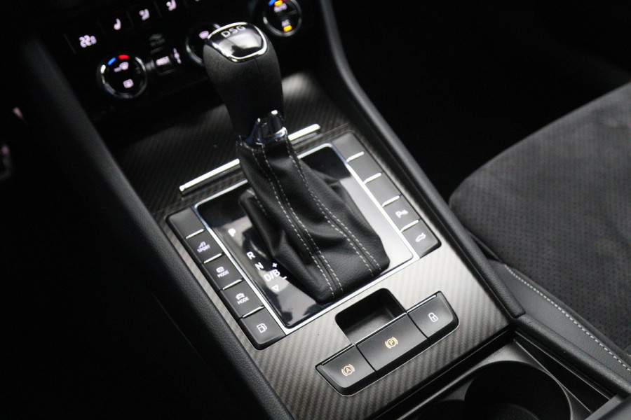 Škoda Superb Combi 1.4 TSI iV 218 PK Sportline Business PHEV, Kuipstoelen, Trekhaak, Memory, 4 x Stoelverwarming