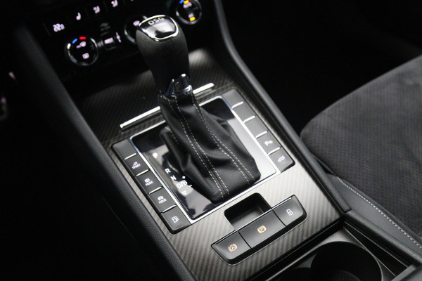 Škoda Superb Combi 1.4 TSI iV 218 PK Sportline Business PHEV, Kuipstoelen, Trekhaak, Memory, 4 x Stoelverwarming