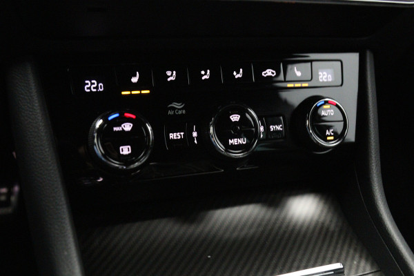 Škoda Superb Combi 1.4 TSI iV 218 PK Sportline Business PHEV, Kuipstoelen, Trekhaak, Memory, 4 x Stoelverwarming