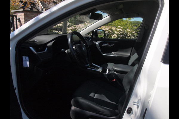 Toyota RAV4 2.5 Hybrid AWD Active | Camera | Trekhaak 1650 trek gewicht | Apple Carplay | Navi | Cruise Control | NL-Auto |