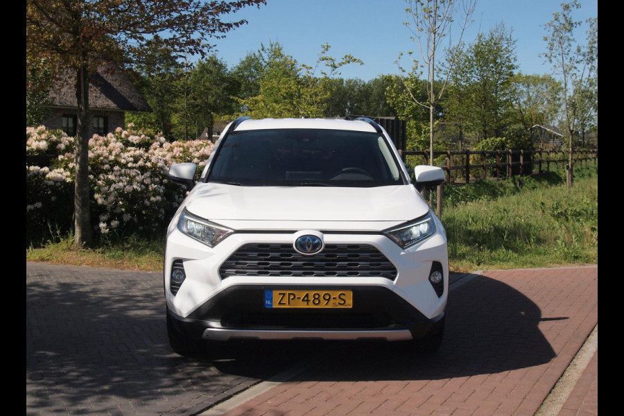 Toyota RAV4 2.5 Hybrid AWD Active | Camera | Trekhaak 1650 trek gewicht | Apple Carplay | Navi | Cruise Control | NL-Auto |