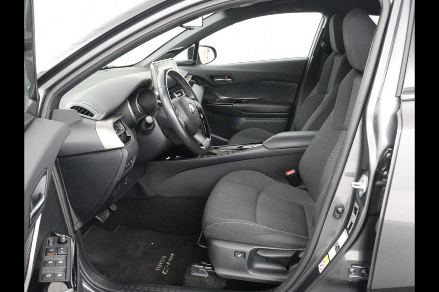 Toyota C-HR 1.8 Hybrid Dynamic | Trekhaak | JBL sound | Adaptive cruise control | Climate control | Navigatie | Camera | Bluetooth | Stoelverwarming | Side assist | Park assist