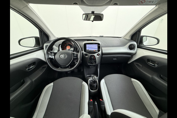 Toyota Aygo 1.0 VVT-i 70PK 5Drs Navi Camera Airco Cruise Control Bluetooth x-play Led Isofix Origineel Nederlandse Auto