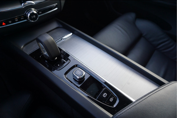 Volvo XC60 2.0 T6 Plug-in hybrid AWD Ultimate Dark Head-Up Long-Range 20"Velgen Schuifdak.