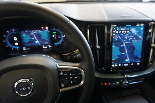 Volvo XC60 2.0 T6 Plug-in hybrid AWD Ultimate Dark Head-Up Long-Range 20"Velgen Schuifdak.