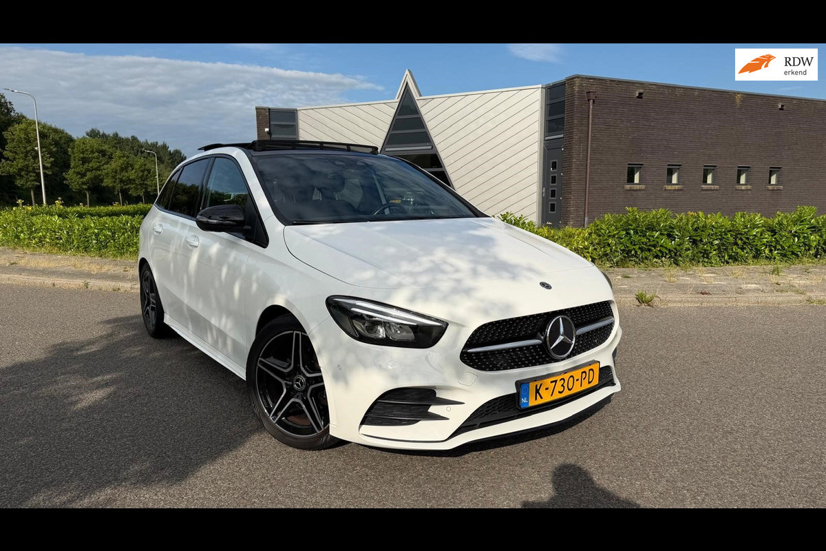 Mercedes-Benz B-Klasse 200 Business Solution AMG | AUTOMAAT | Stoelverwarming | Panorama dak | Achteruitrijcamera | Trekhaak |
