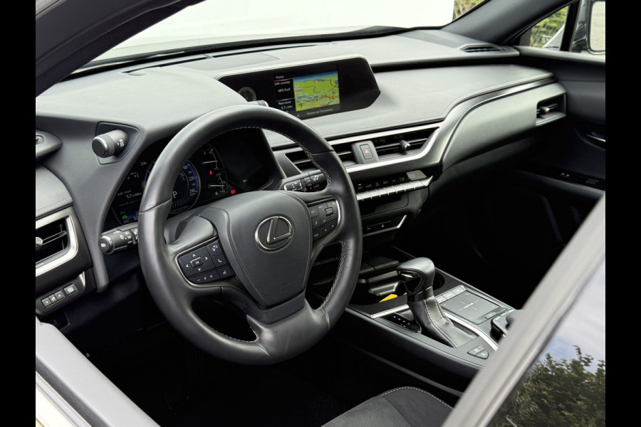 Lexus UX 250h Preference Line | ACC | CarPlay | Dodehoek | Keyless | 18 inch