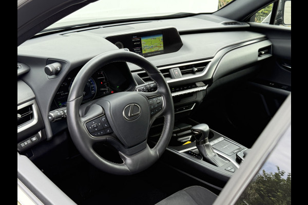 Lexus UX 250h Preference Line | ACC | CarPlay | Dodehoek | Keyless | 18 inch