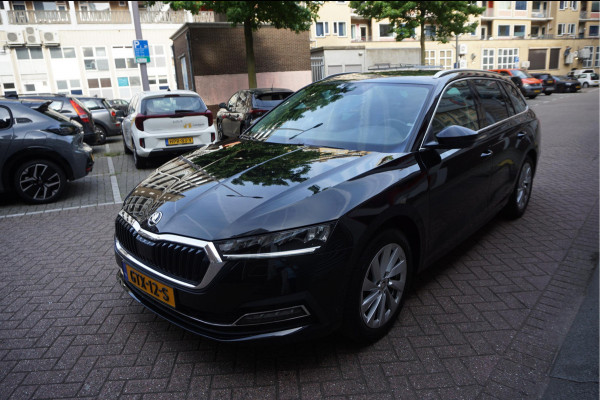 Škoda Octavia Combi 1.0 e-TSI Sport Business | Sfeerverlichting | Virtual cockpit | Cruise + Lane | Apple/ Android | BTW