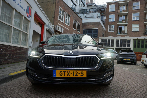 Škoda Octavia Combi 1.0 e-TSI Sport Business | Sfeerverlichting | Virtual cockpit | Cruise + Lane | Apple/ Android | BTW