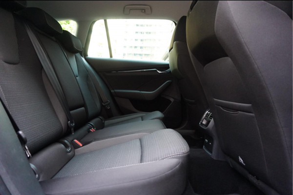 Škoda Octavia Combi 1.0 e-TSI Sport Business | Sfeerverlichting | Virtual cockpit | Cruise + Lane | Apple/ Android | BTW