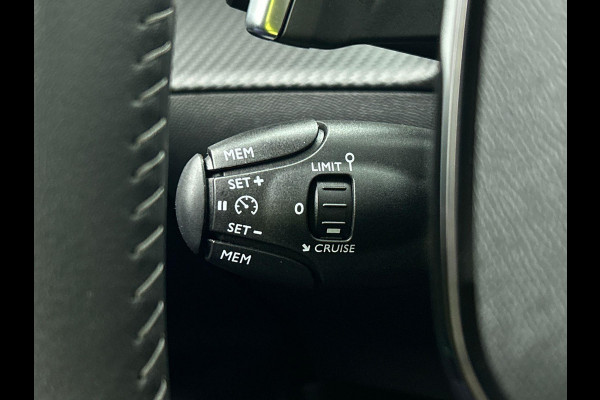 Peugeot 2008 1.2 PureTech 130pk Automaat Allure Navigatie Climate Control Dab Led Lichtmetalen Velgen Parkeer sensoren Cruise Control